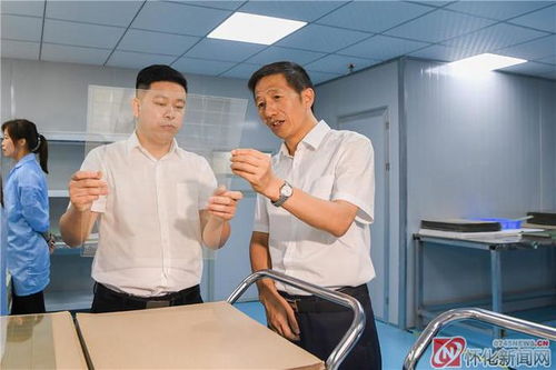 許忠建在鶴城區(qū)調(diào)研時(shí)強(qiáng)調(diào) 加快培育壯大優(yōu)勢產(chǎn)業(yè)集群，為穩(wěn)增長促發(fā)展提供有力支撐